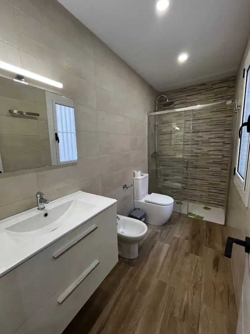 Bathroom of Ground floor for rent in Barcelona