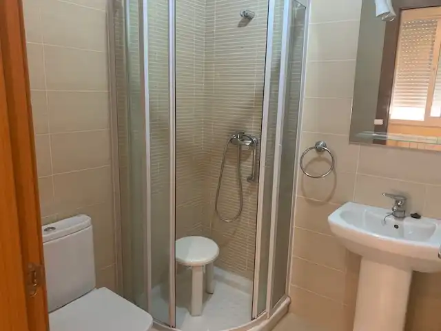 Baño de Piso de alquiler en Puertollano con Aire acondicionado, Calefacción y Amueblado