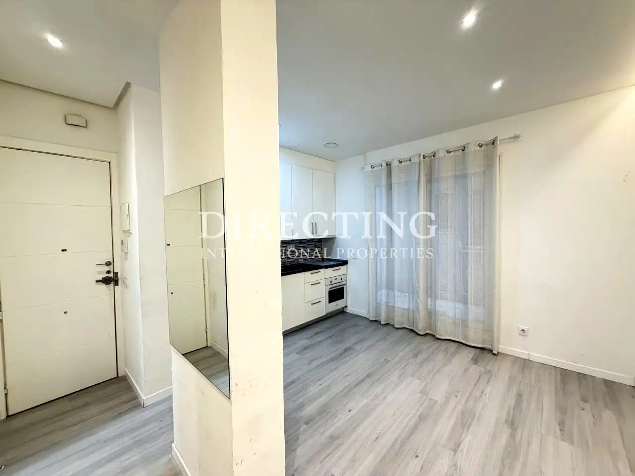 Vista exterior de Piso en venta en Madrid con Calefacción