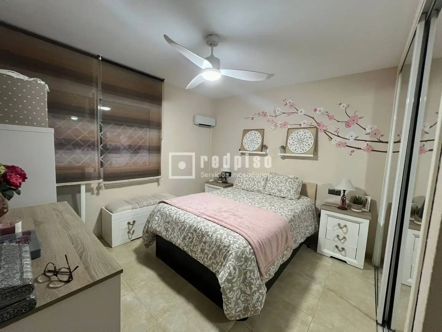 Schlafzimmer von Dachboden zum Verkauf in Torremolinos mit Klimaanlage, Heizung und Privatgarten