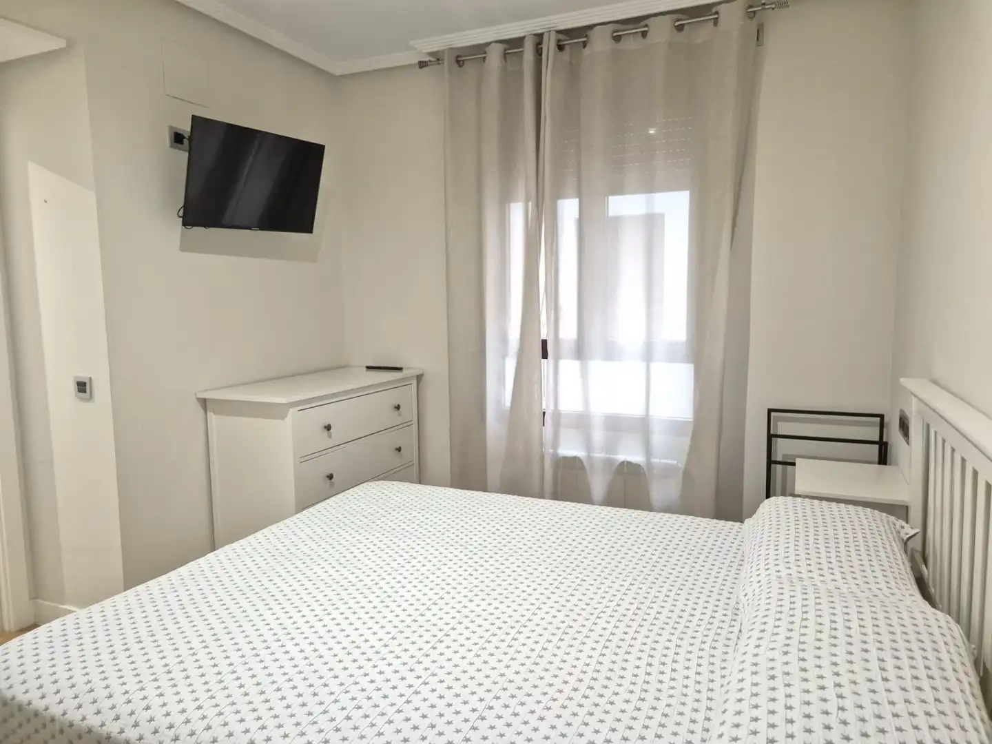 Bedroom of Flat for rent in Badajoz  with Air Conditioner, Heating and Parquet flooring