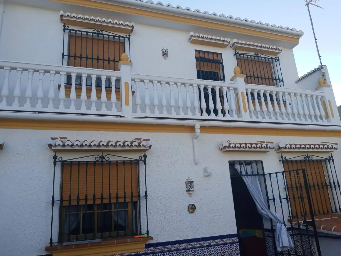 Vista exterior de Casa adosada en venda en Archidona amb Aire condicionat, Calefacció i Jardí privat