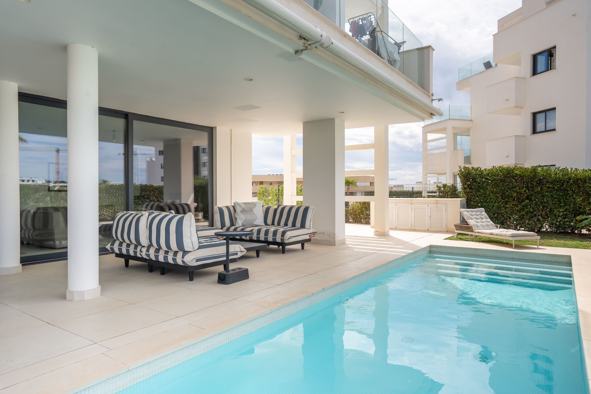 Schwimmbecken von Wohnungen zum Verkauf in Fuengirola mit Terrasse