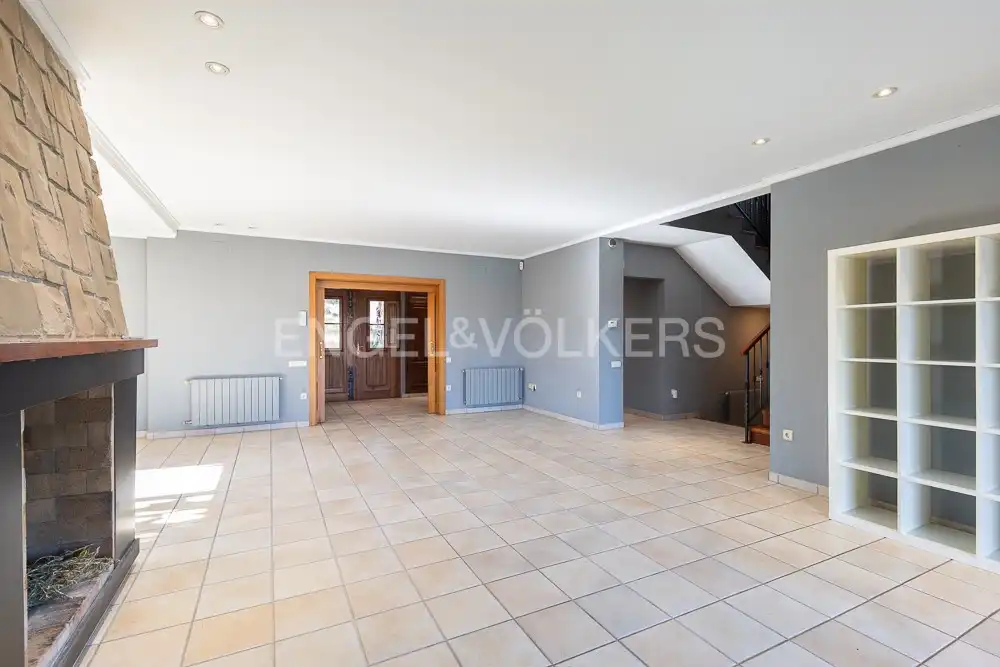 Houses for sale in La Pobla de Vallbona  with Air Conditioner, Heating and Private garden