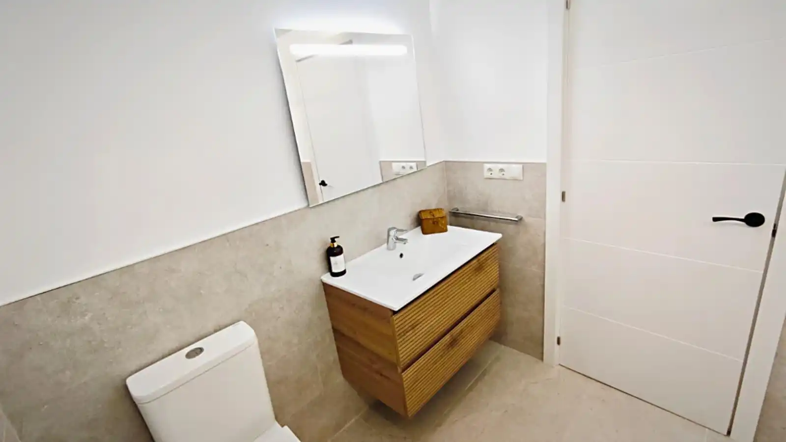 Baño de Piso en venta en  Palma de Mallorca con Aire acondicionado y Amueblado