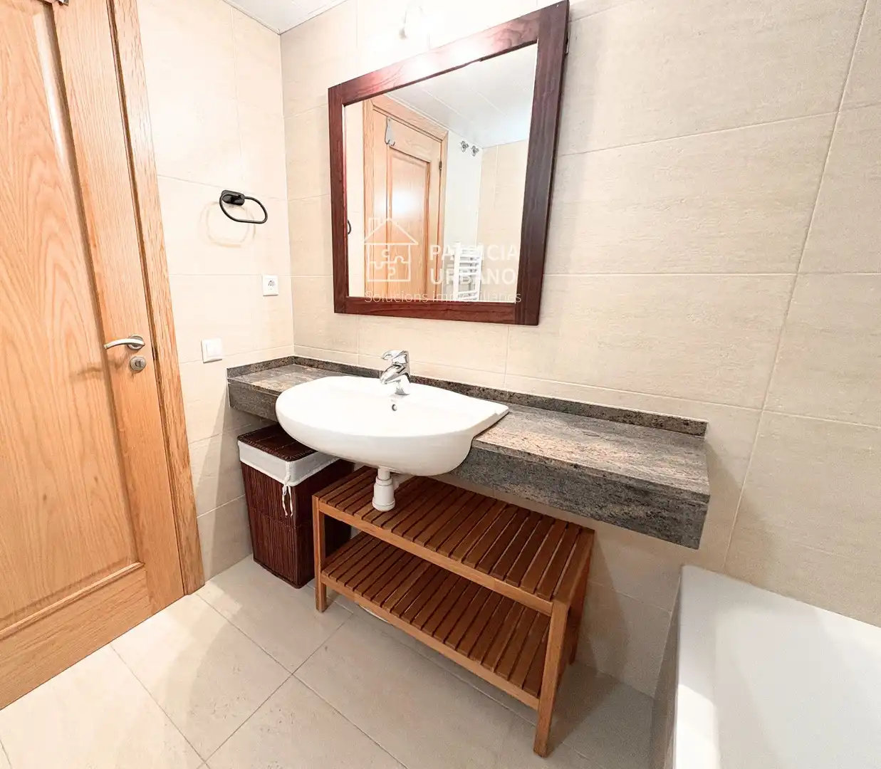 Baño de Apartamento de alquiler en Cambrils con Aire acondicionado, Calefacción y Parquet