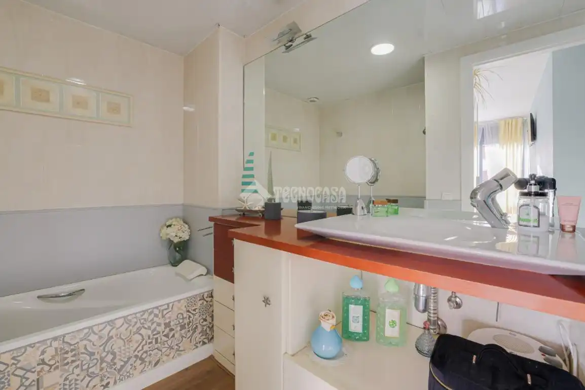 Bathroom of Flat for sale in Ripollet  with Air Conditioner, Heating and Terrace