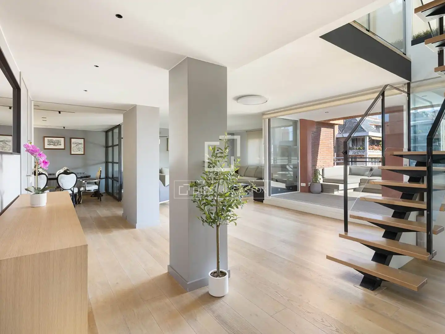 Wohnung zum Verkauf in Barcelona mit Klimaanlage und Terrasse