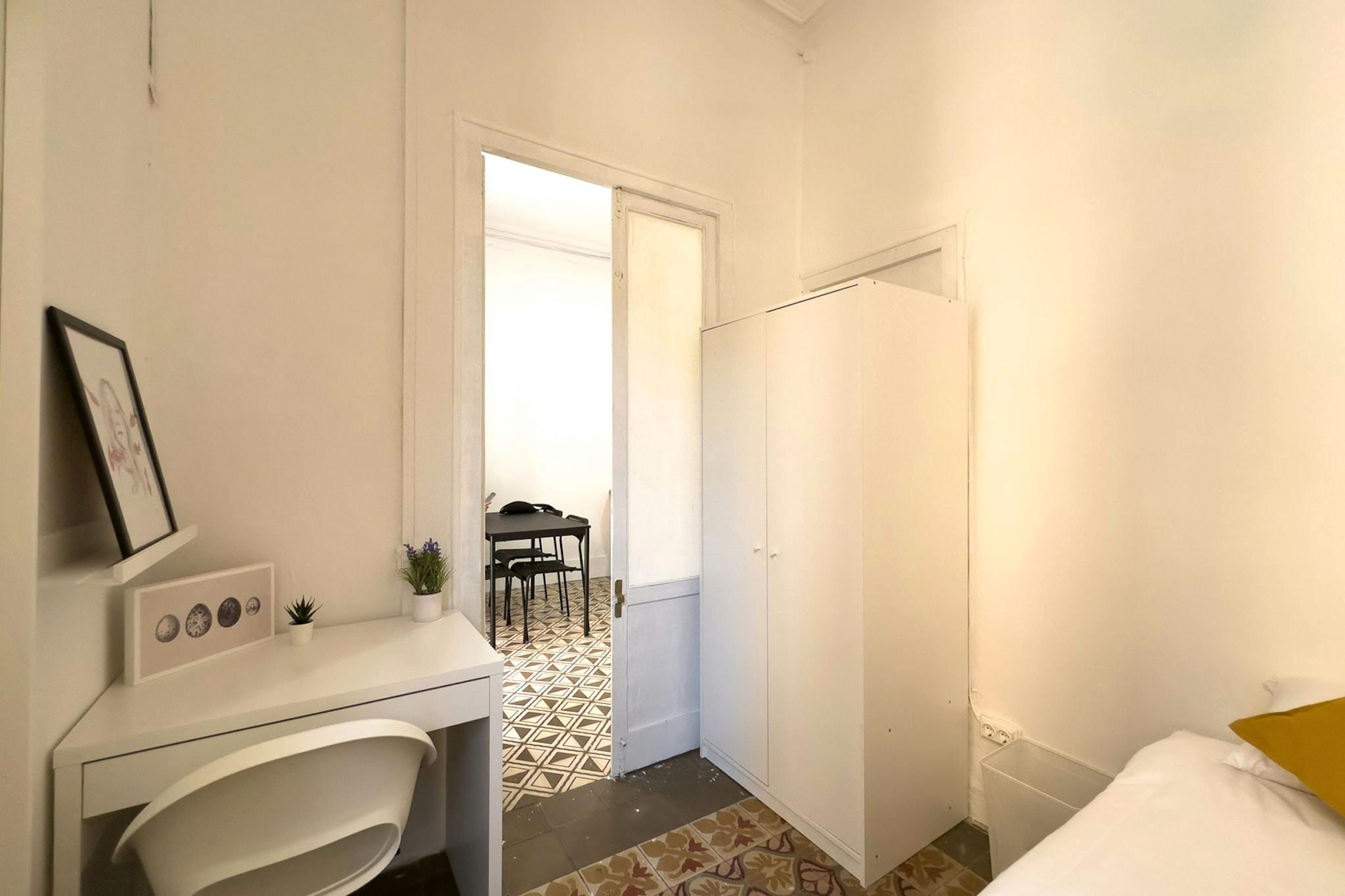 Bathroom of Flat to share in  Barcelona Capital  with Washing machine