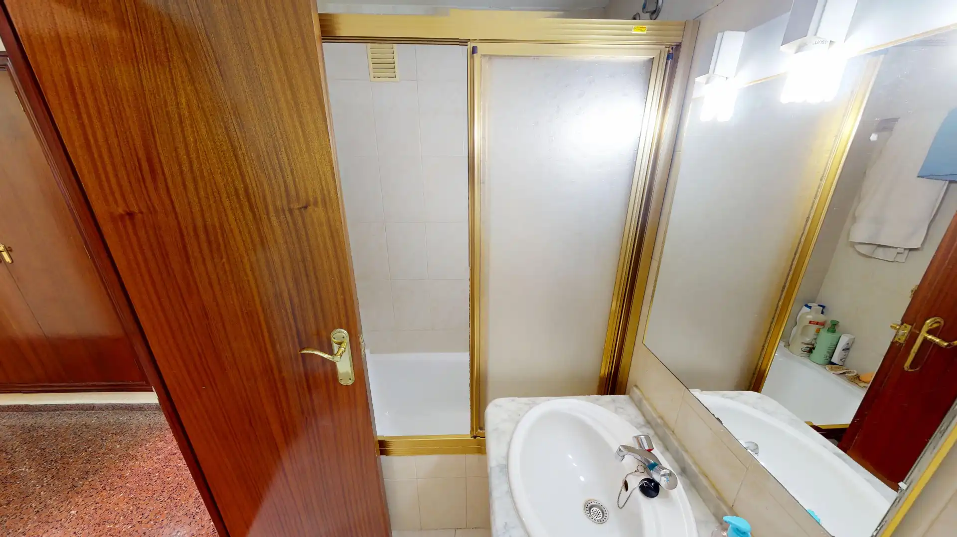 Badezimmer von Wohnung zum Verkauf in Alicante / Alacant mit Klimaanlage und Balkon