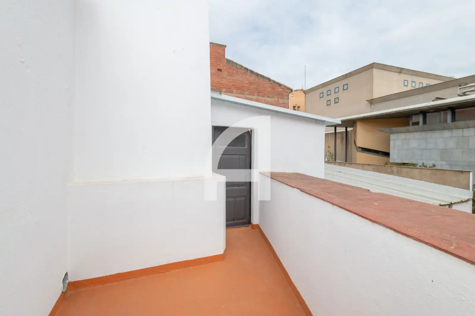 Außenansicht von Einfamilien-Reihenhaus zum Verkauf in La Bisbal d'Empordà mit Terrasse