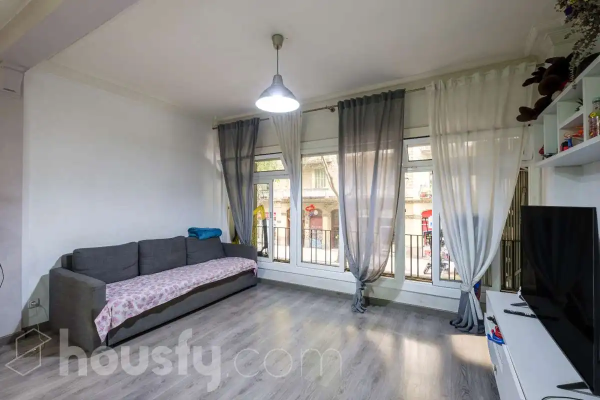 Sala d'estar de Pis en venda en Barcelona amb Calefacció, Parquet i Moblat