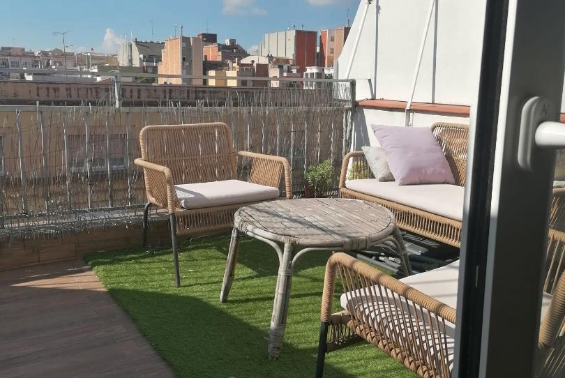 Photo 1 of Attic to rent in Carrer del Dos de Maig, El Camp de l'Arpa del Clot, Barcelona