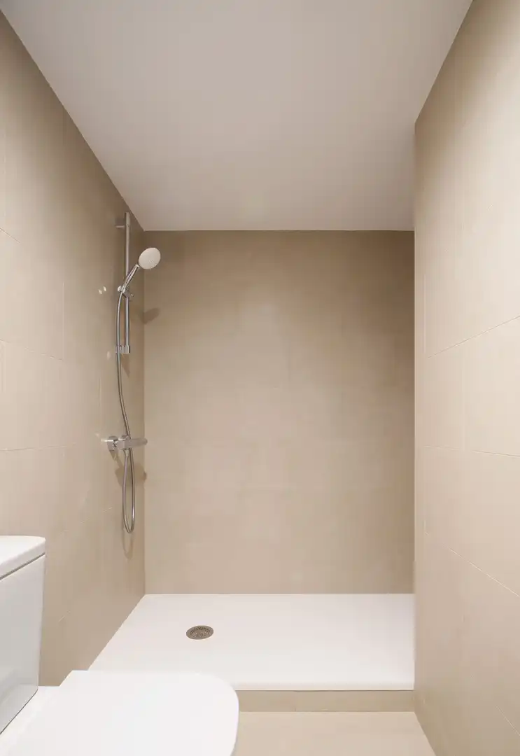 Baño de Piso en venta en Santa Coloma de Gramenet con Aire acondicionado, Calefacción y Terraza