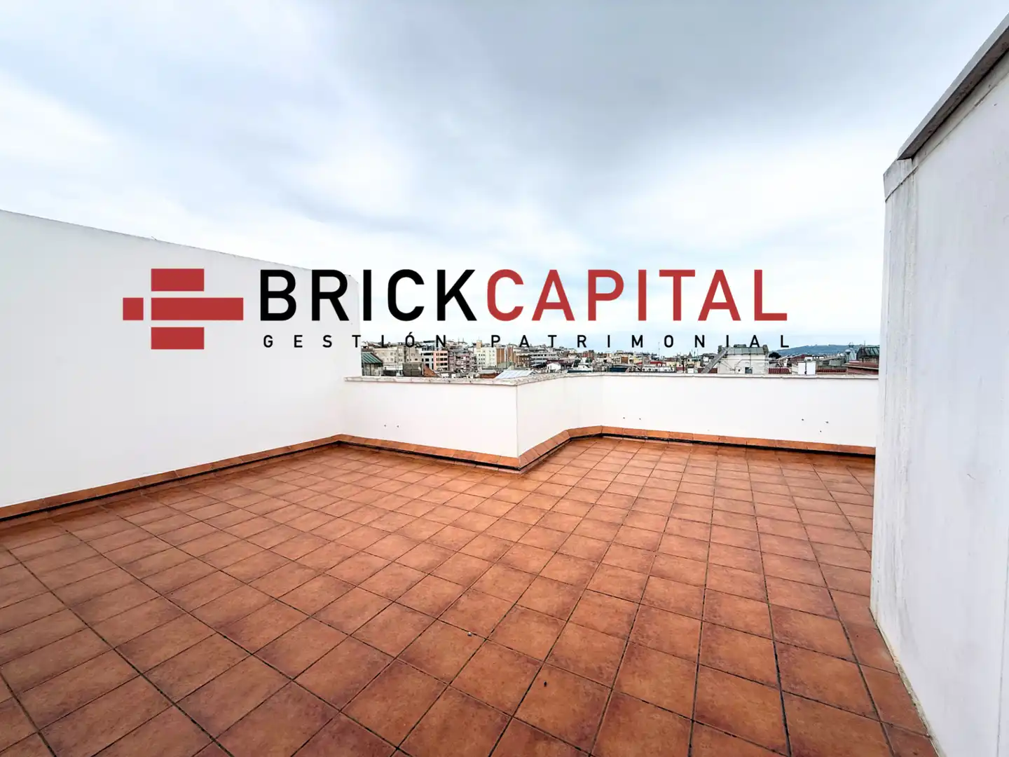 Vista exterior de Ático en venta en Barcelona con Calefacción, Parquet y Terraza