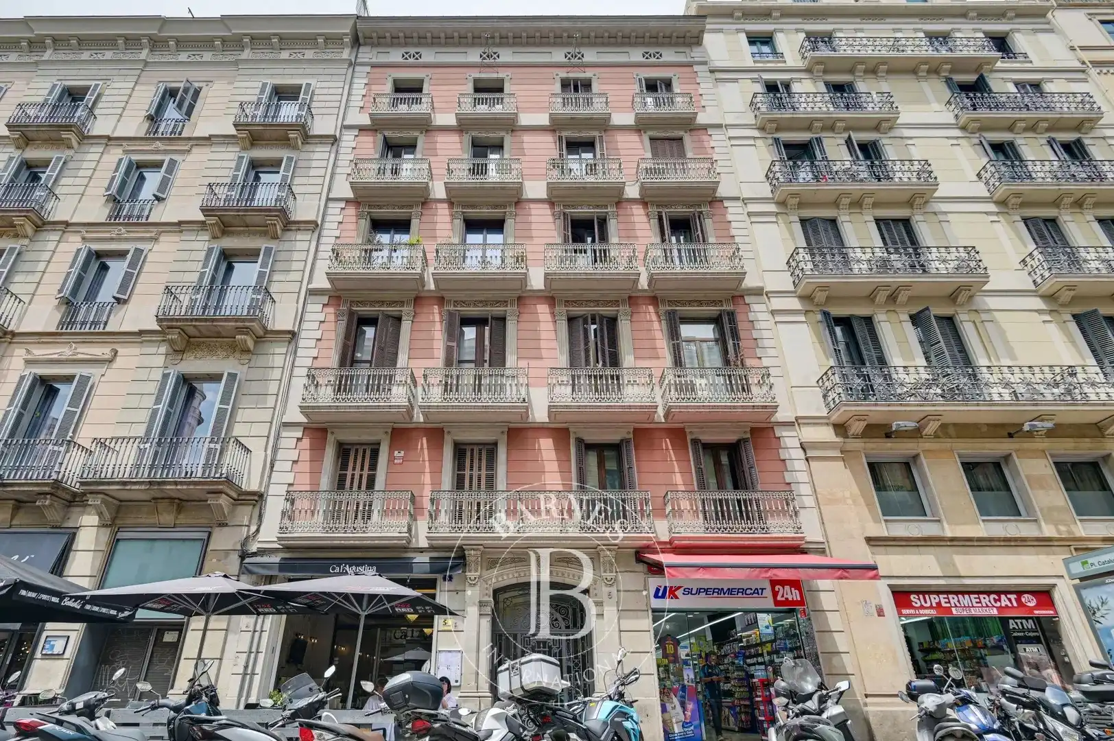 Vista exterior de Pis en venda en Barcelona amb Aire condicionat, Calefacció i Terrassa