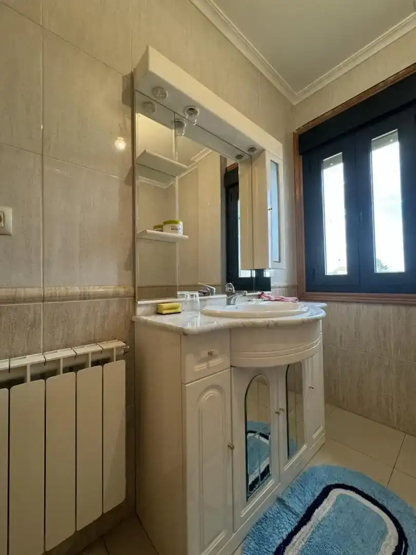 Bany de Casa o xalet en venda en Castro Caldelas amb Jardí privat, Traster i Moblat