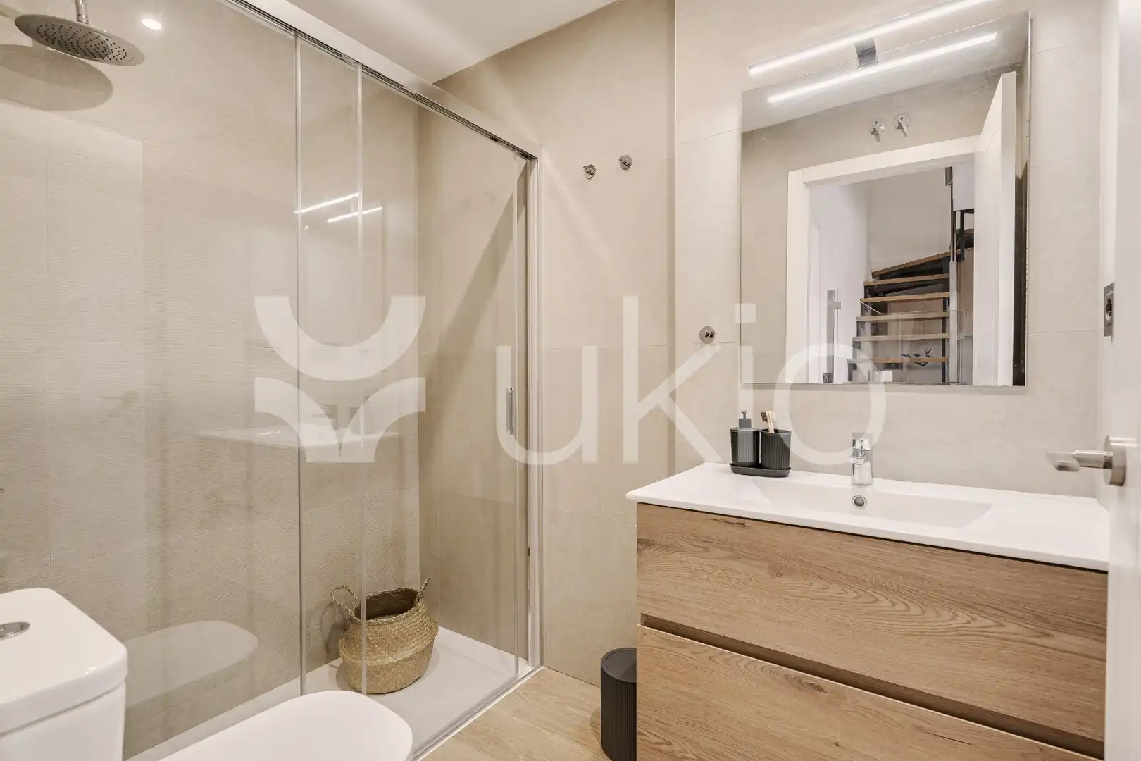 Baño de Apartamento de alquiler en Madrid con Calefacción, Terraza y Piscina