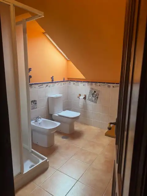 Badezimmer von Maisonette zum Verkauf in Taramundi mit Heizung, Parkett und Abstellraum
