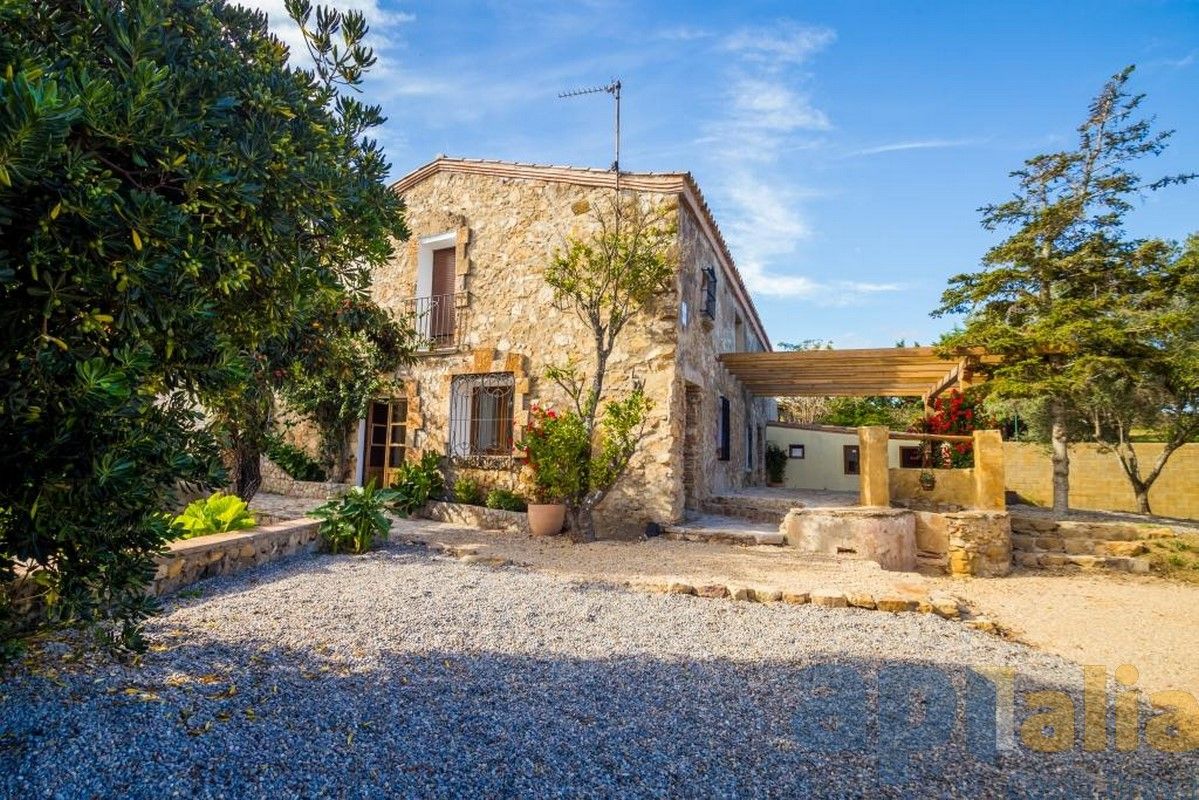 Vista exterior de Finca rústica en venda en Calonge i Sant Antoni amb Calefacció, Jardí privat i Terrassa