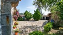 Vista exterior de Casa o xalet en venda en Puente Viesgo amb Terrassa, Piscina i Balcó