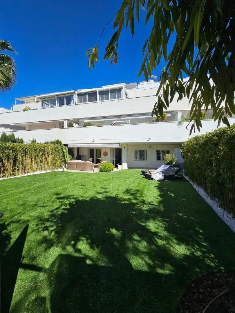 Jardí de Apartament de lloguer en Marbella amb Aire condicionat, Moblat i TV