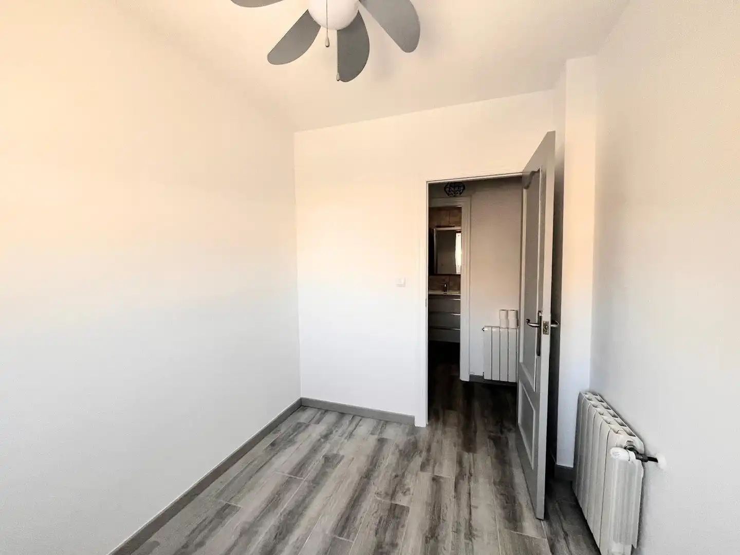 Schlafzimmer von Erdgeschoss zum Verkauf in La Nucia mit Klimaanlage, Heizung und Privatgarten