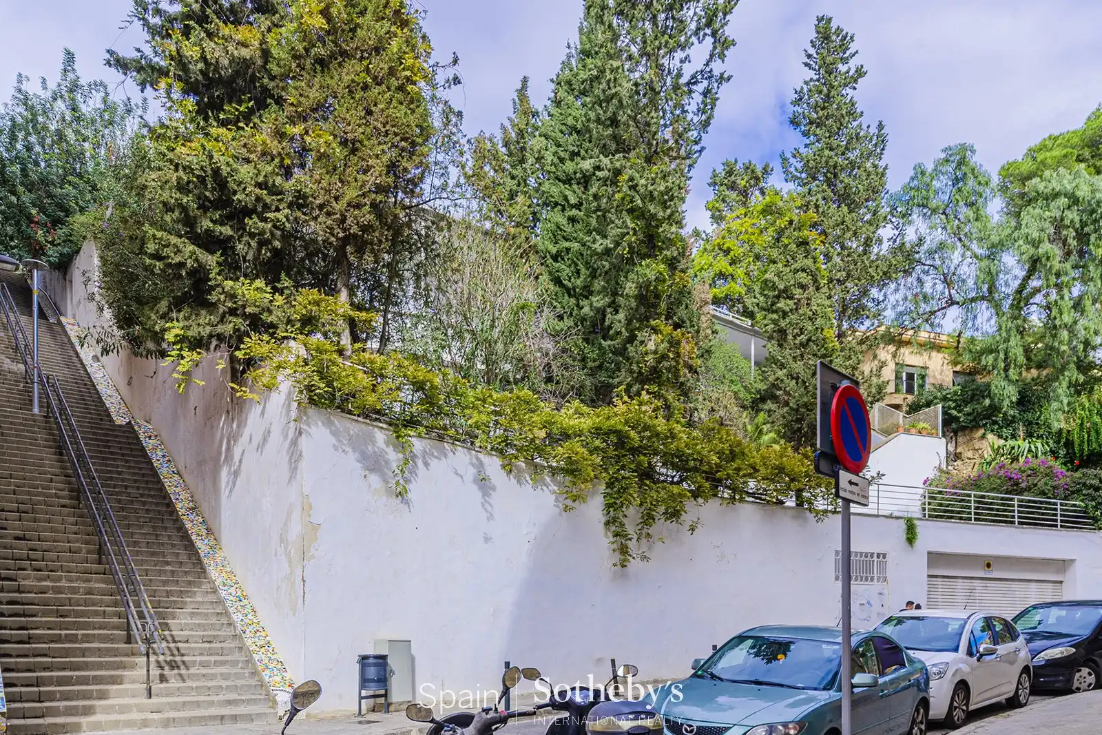 Vista exterior de Casa o xalet en venda en Barcelona amb Aire condicionat, Calefacció i Jardí privat