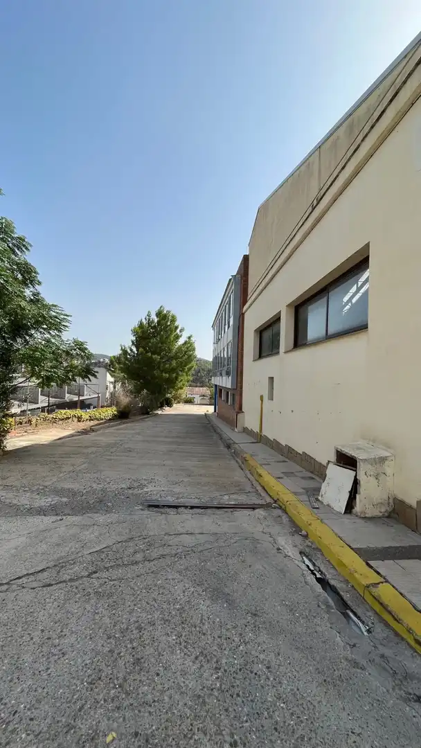 Vista exterior de Edificio en venta en Cervelló