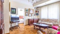 Sala d'estar de Pis en venda en  Madrid Capital amb Aire condicionat, Calefacció i Balcó