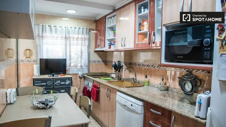 Kitchen of Flat for rent in Valencia  with Air Conditioner, Heating and Furnished