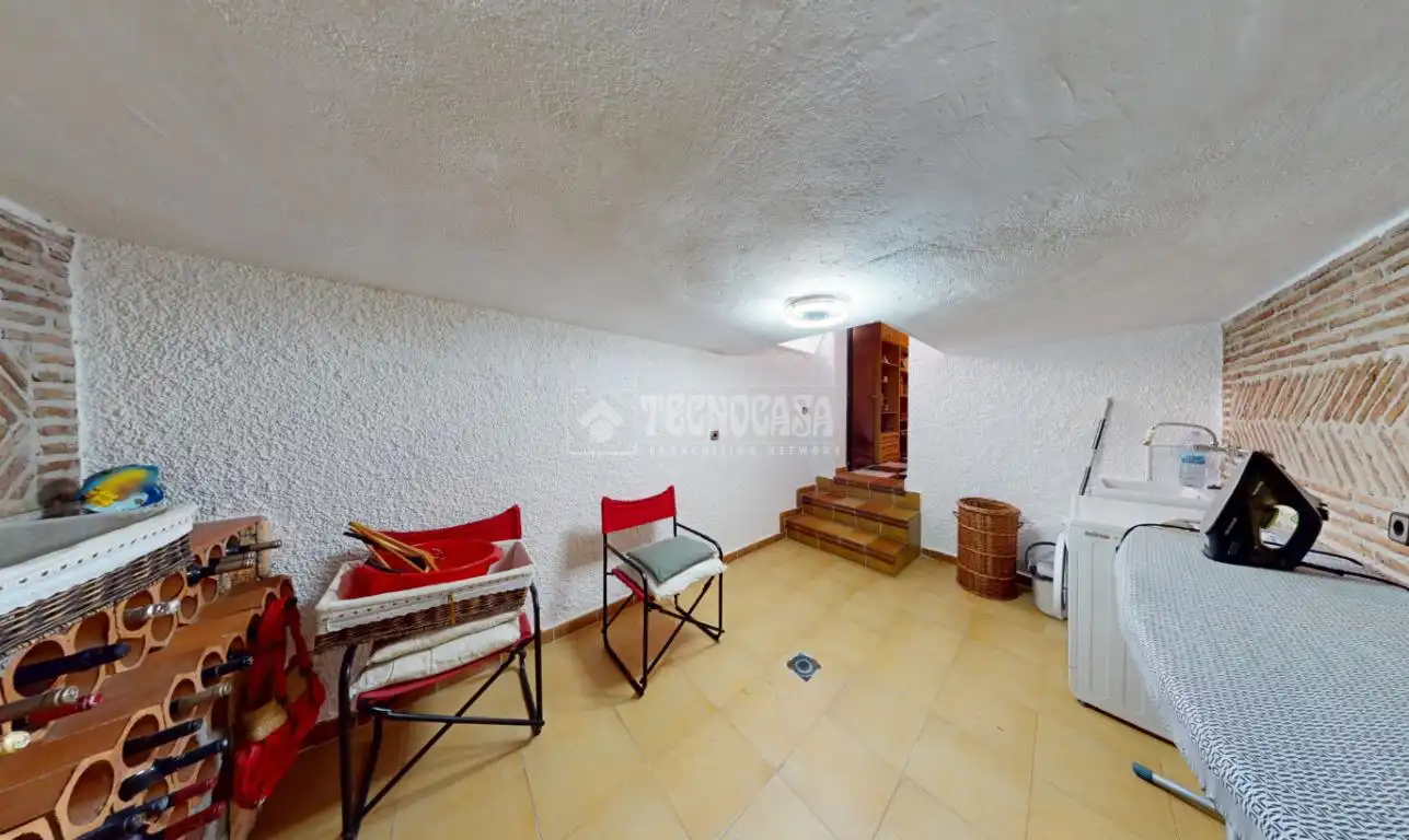 Einfamilien-Reihenhaus zum Verkauf in Leganés mit Heizung, Parkett und Terrasse