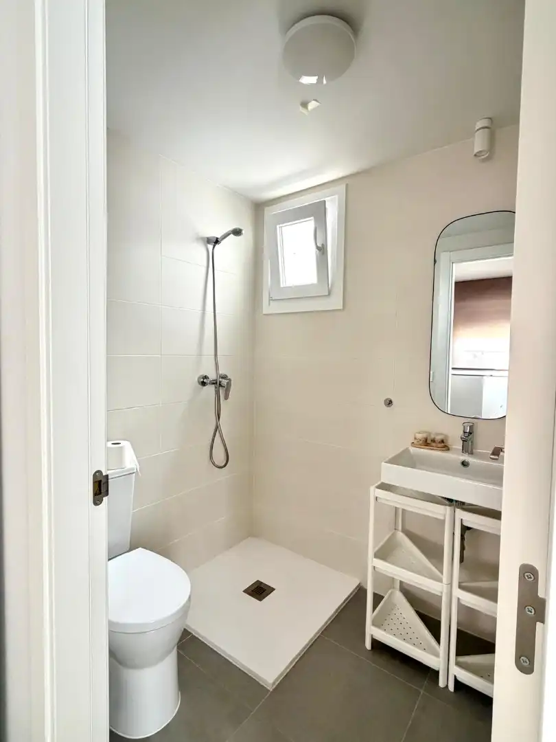 Badezimmer von Wohnung zur Miete in Fuengirola mit Klimaanlage, Terrasse und Möbliert