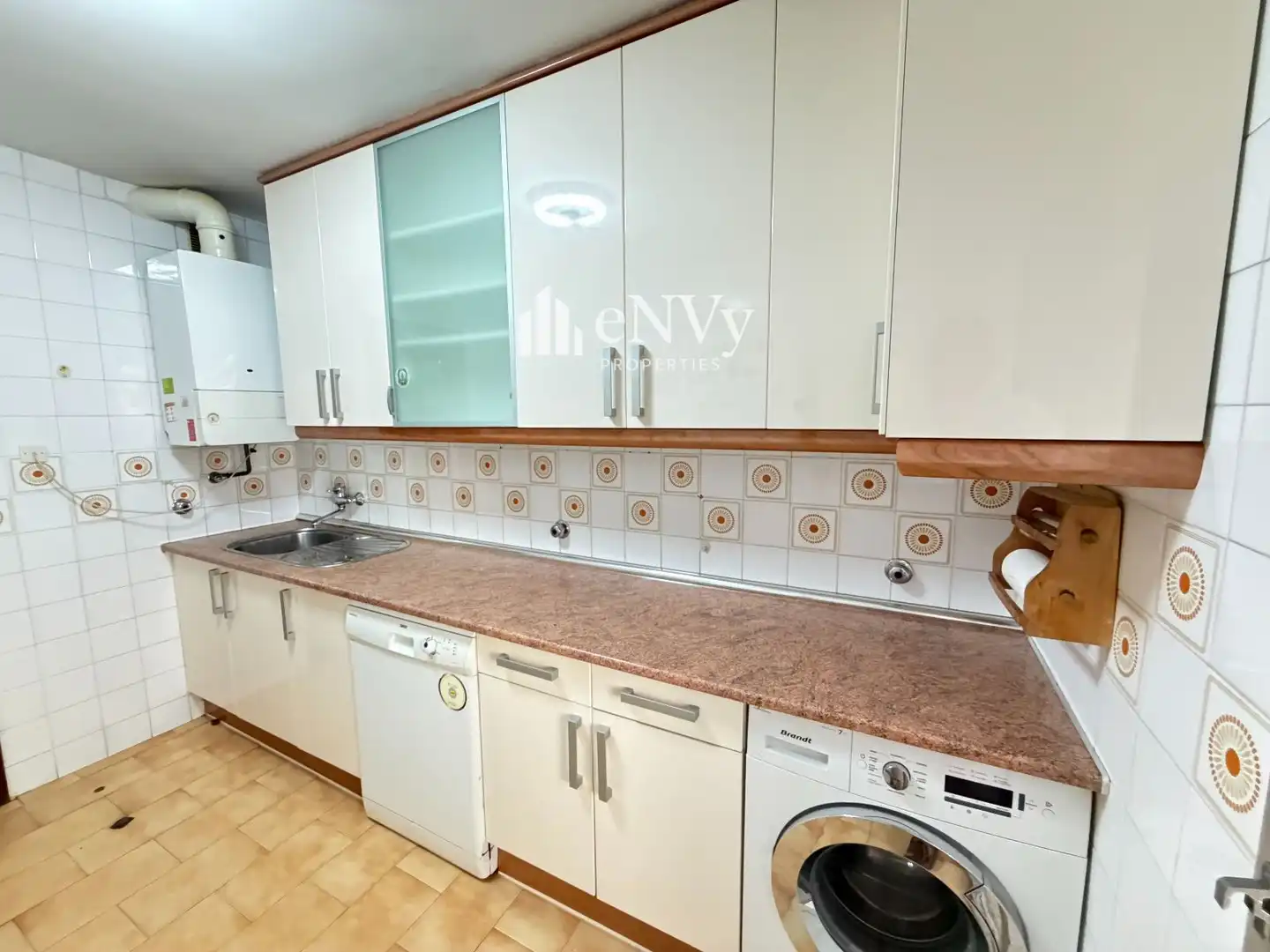 Kitchen of Flat for sale in Madrid  with Heating and Storage room