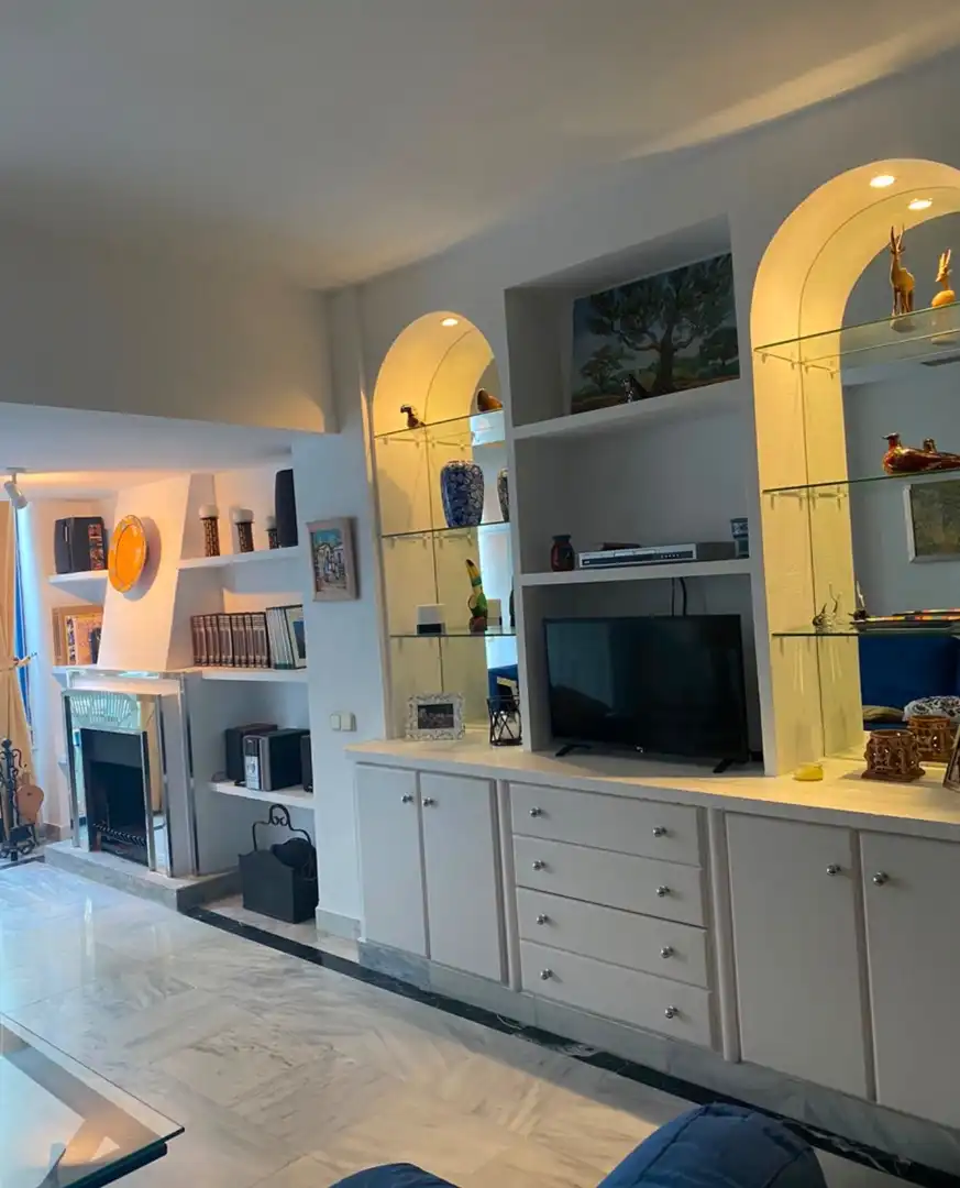 Sala d'estar de Dúplex de lloguer en Marbella amb Aire condicionat, Calefacció i Moblat