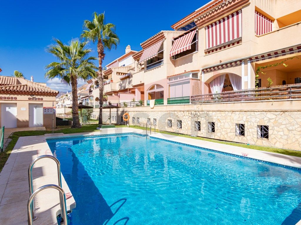 Exterior view of Flat for sale in Vélez-Málaga  with Air Conditioner, Terrace and Swimming Pool