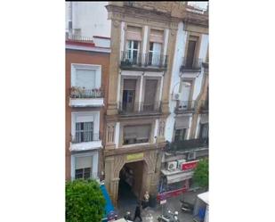 Vista exterior de Pis de lloguer en  Sevilla Capital amb Aire condicionat, Calefacció i Terrassa