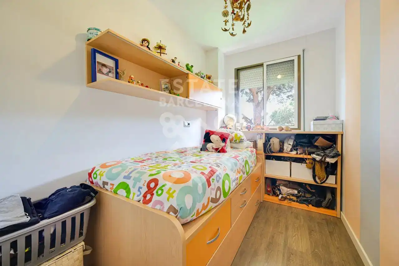 Schlafzimmer von Einfamilien-Reihenhaus zum Verkauf in Mataró mit Klimaanlage, Heizung und Terrasse