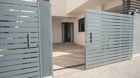 Foto 2 de Casa adosada en venta en  Calle Jose Mejias Salguero, Entrenúcleos, Sevilla