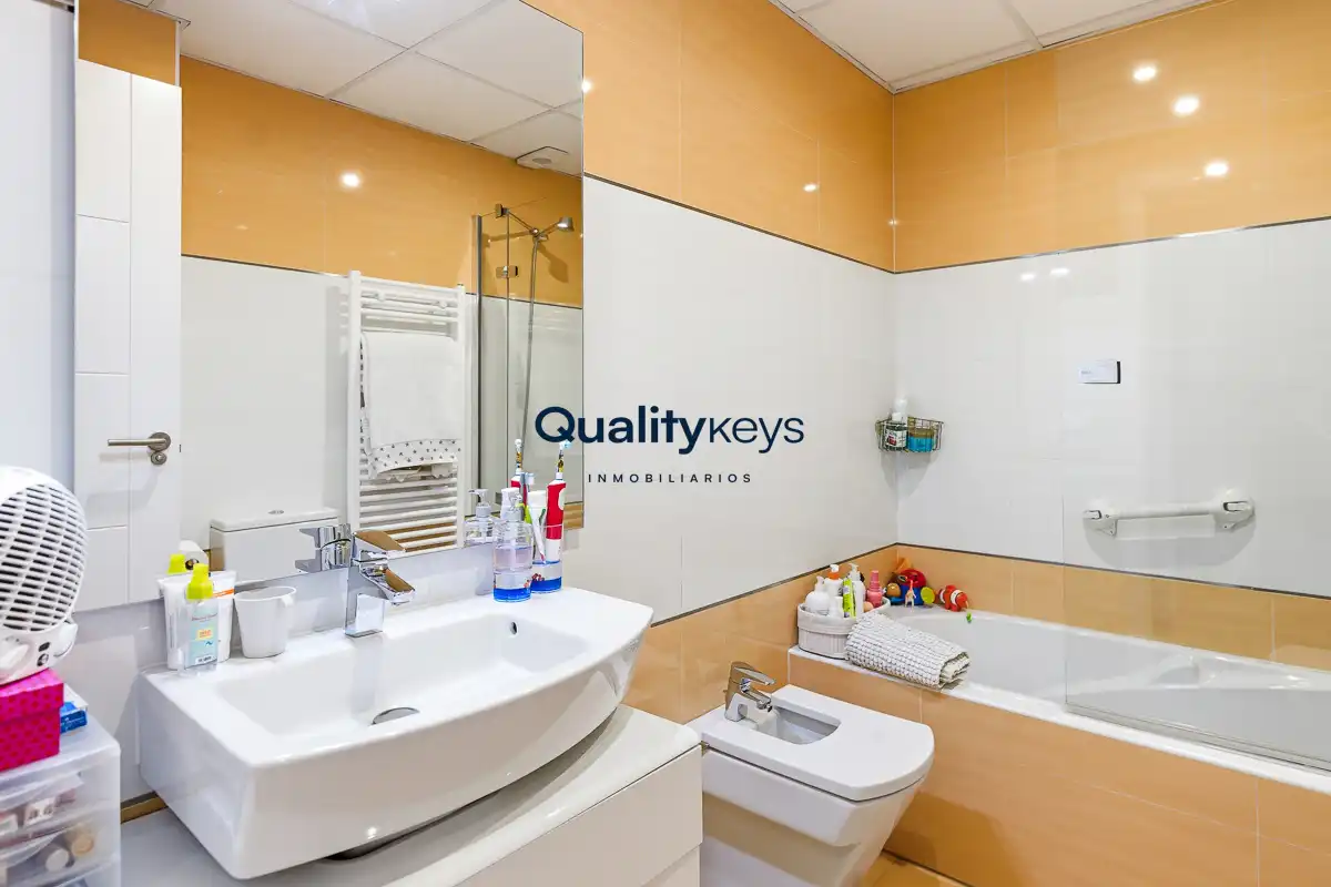 Baño de Casa o chalet en venta en Madrid con Aire acondicionado, Calefacción y Jardín privado