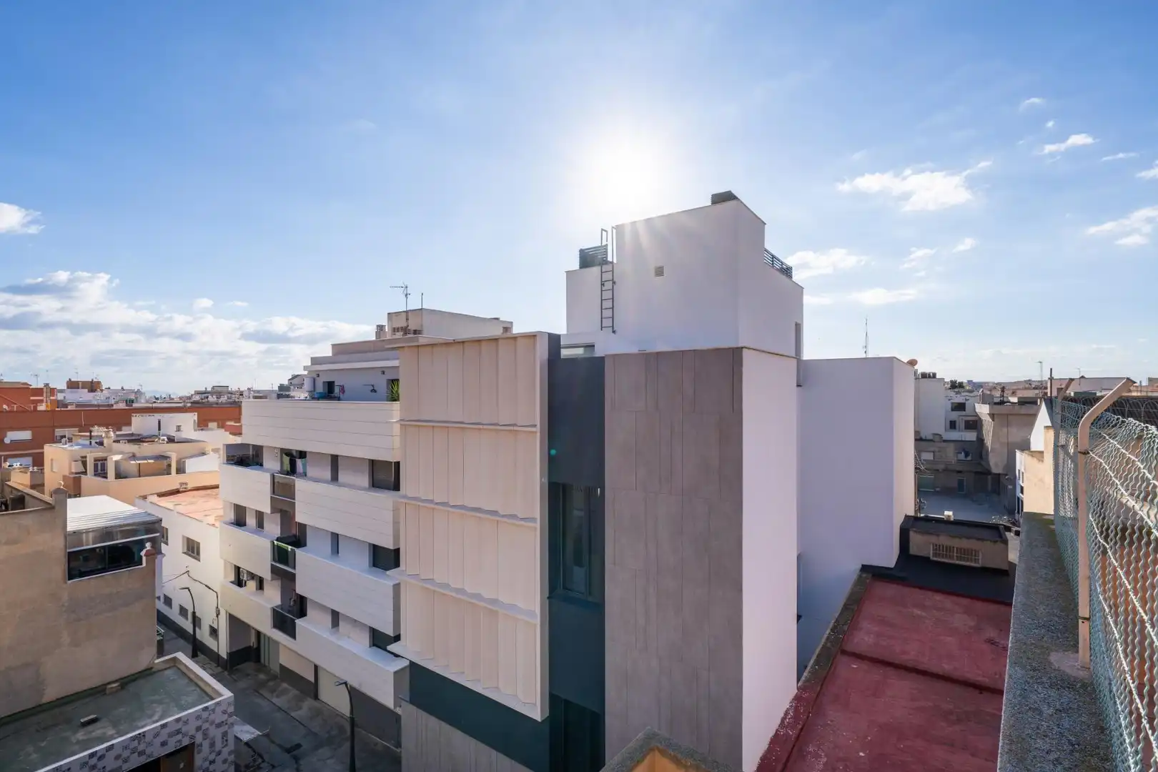 Außenansicht von Gebäude zum Verkauf in Roquetas de Mar