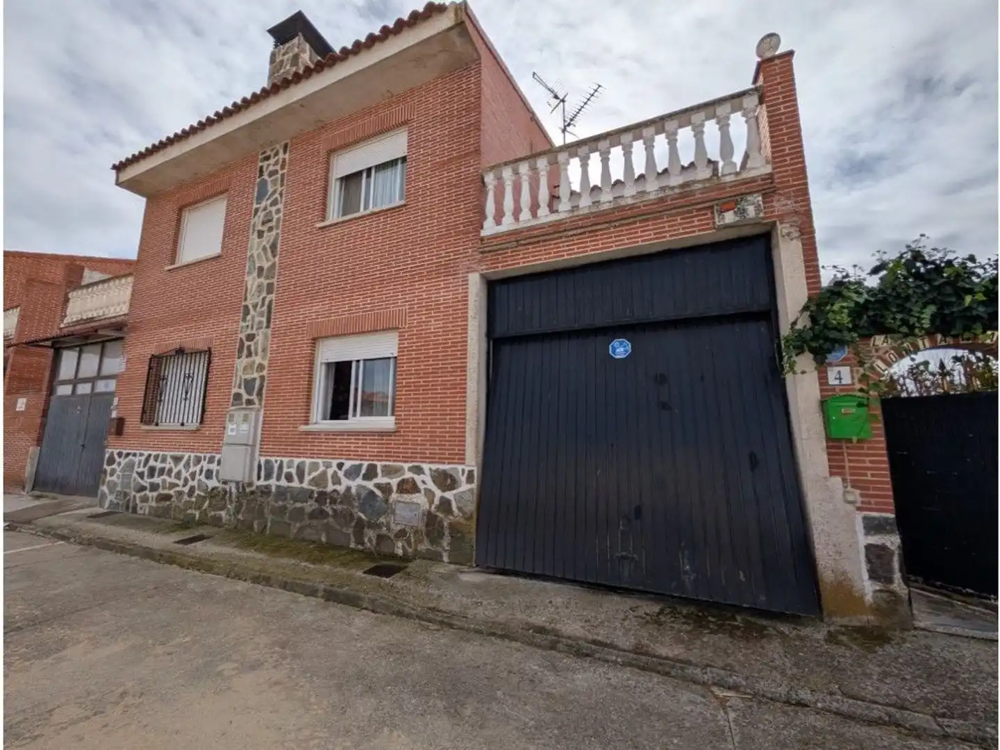 Vista exterior de Casa o xalet en venda en Carmena