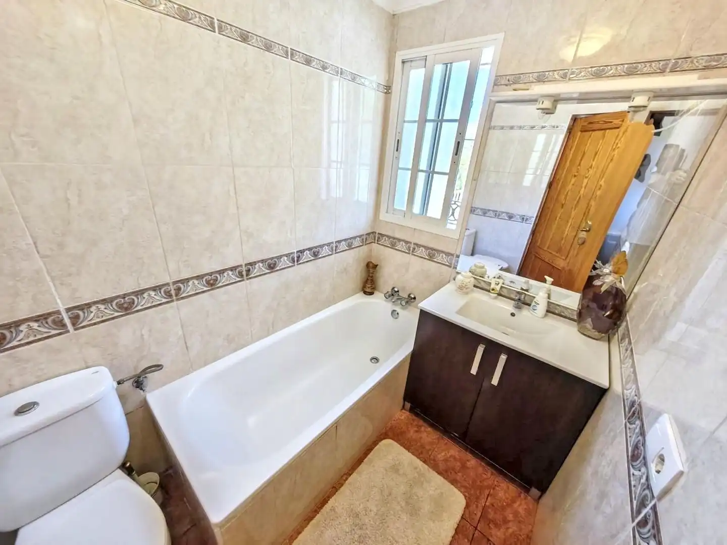 Badezimmer von Haus oder Chalet zum Verkauf in Alhaurín de la Torre mit Privatgarten, Terrasse und Abstellraum