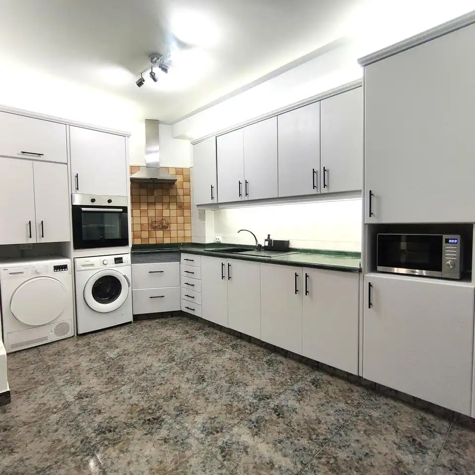Cuina de Apartament de lloguer en Telde amb Traster i Moblat