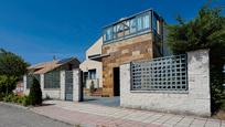 Vista exterior de Casa o xalet en venda en Aldeamayor de San Martín amb Jardí privat, Terrassa i Traster