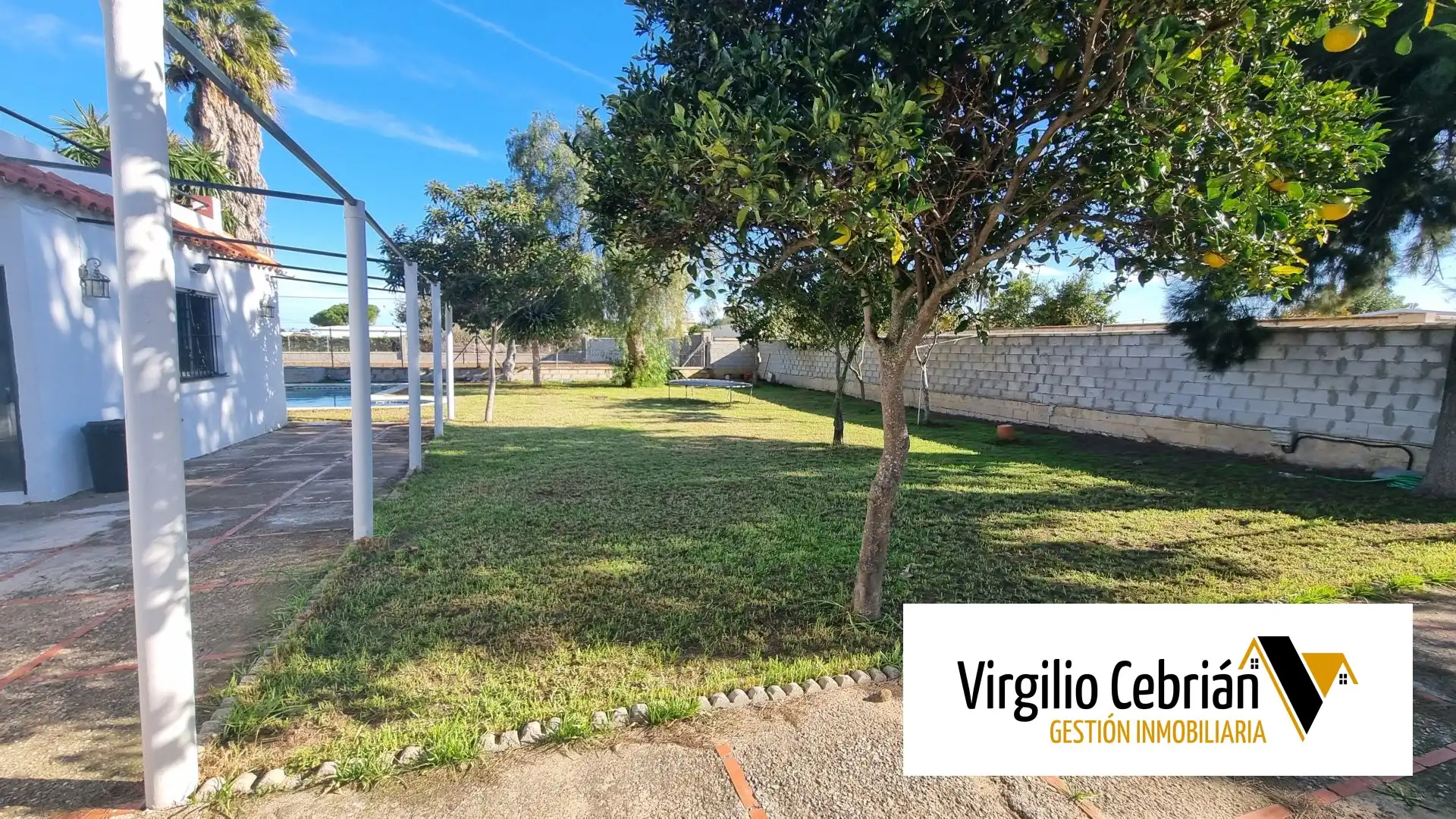 Finca rústica en venta en Chipiona con Jardín privado