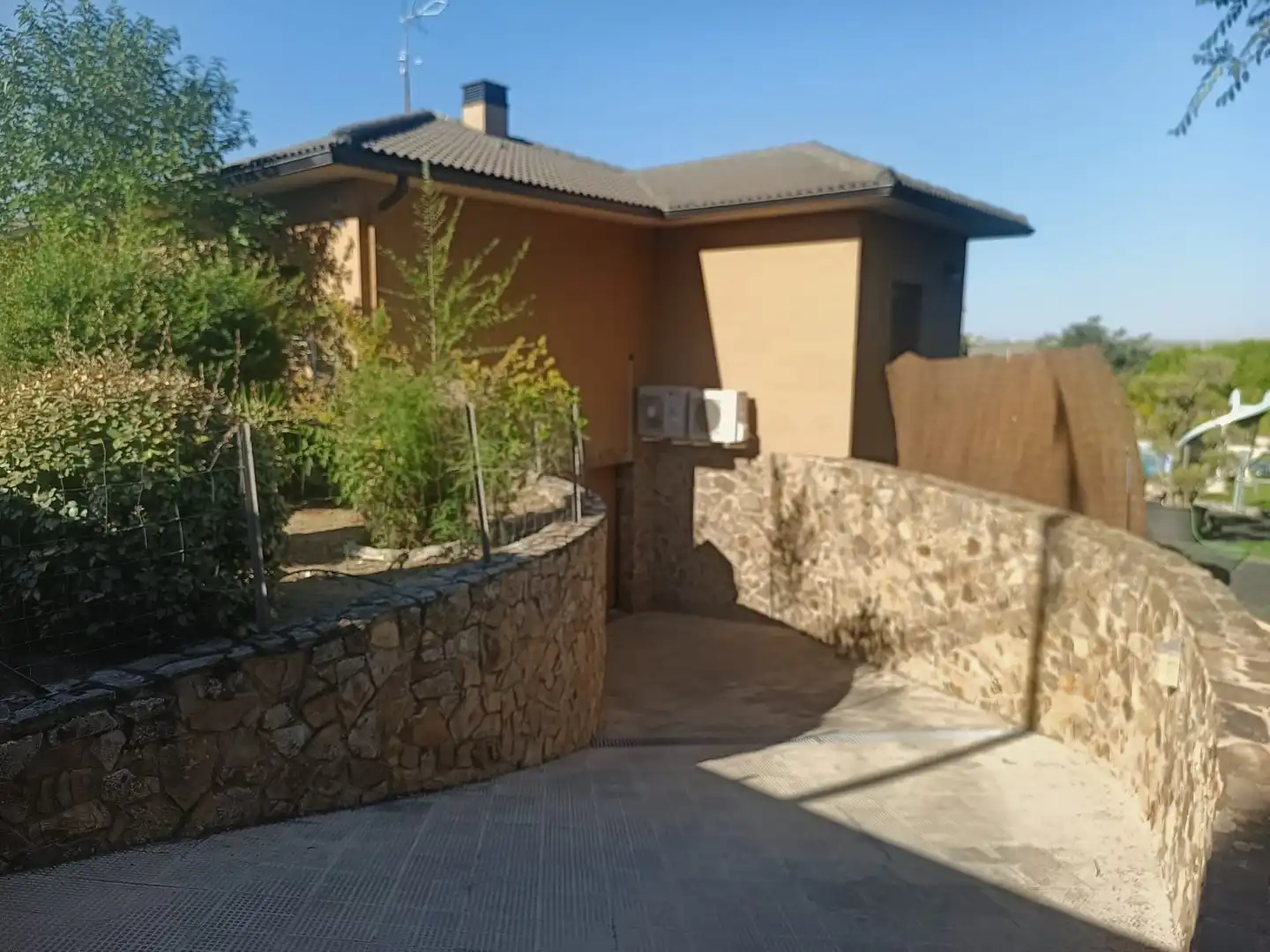 Vista exterior de Casa o xalet en venda en San Martín de la Vega amb Aire condicionat, Calefacció i Piscina
