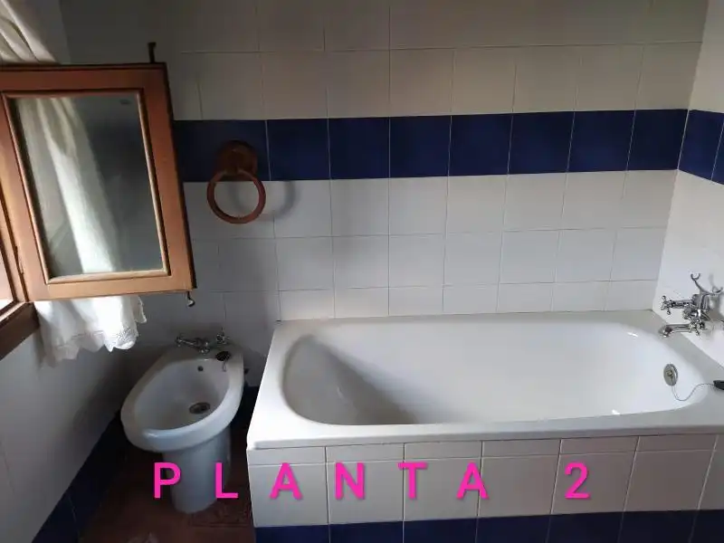 Badezimmer von Einfamilien-Reihenhaus zum Verkauf in Villa del Campo mit Privatgarten und Möbliert