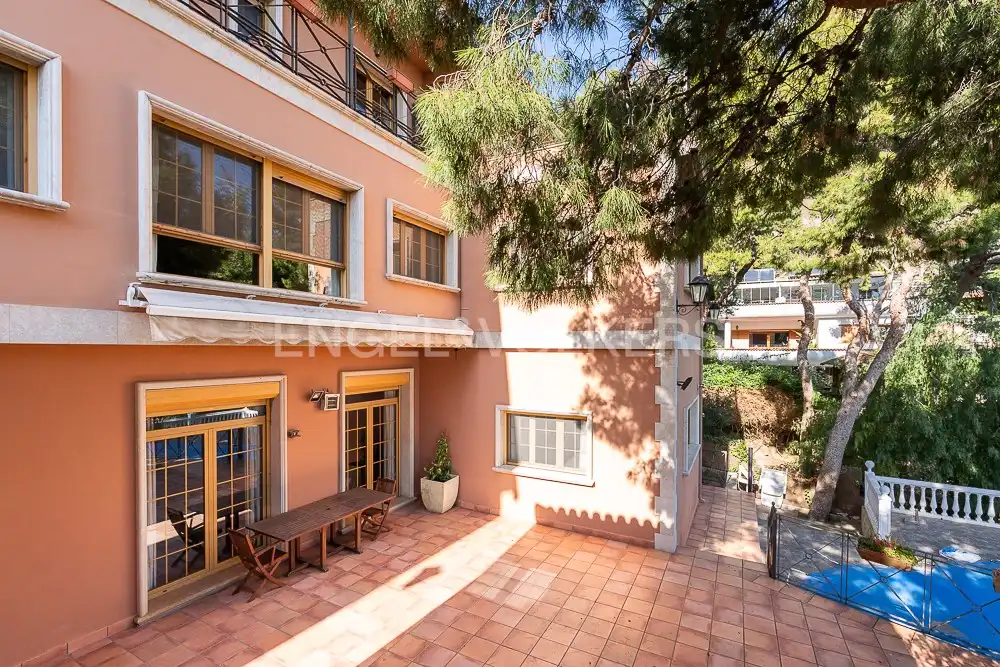 Terrassa de Casa o xalet en venda en Sagunto / Sagunt amb Calefacció, Jardí privat i Parquet