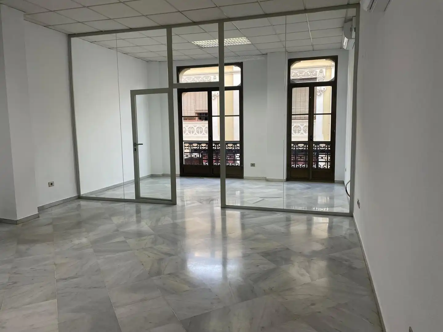 Oficina amb ascensor de lloguer a Calle Sevilla 2